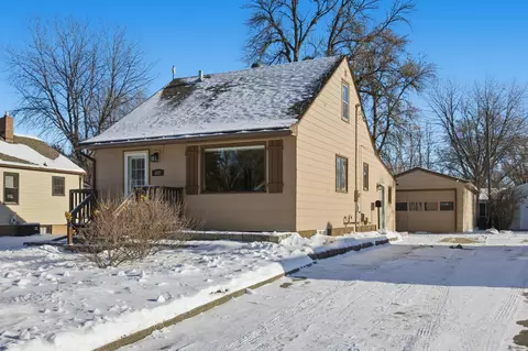 502 12th St N, Moorhead, MN 56560