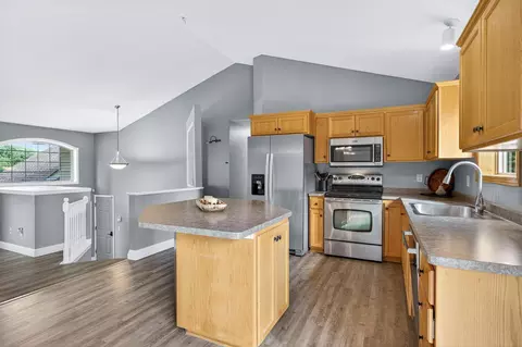 Kitchen - 5111 109th Ave N, Champlin, MN 55316 photo 2 of 3