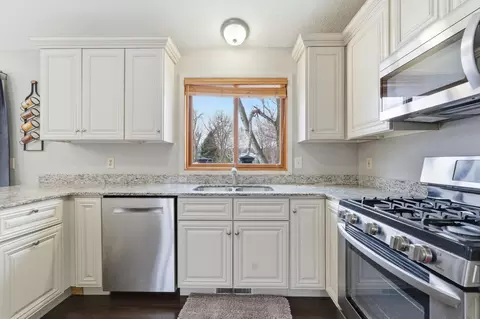 4093 Vermont Ave, Eagan, MN 55123 photo 9
