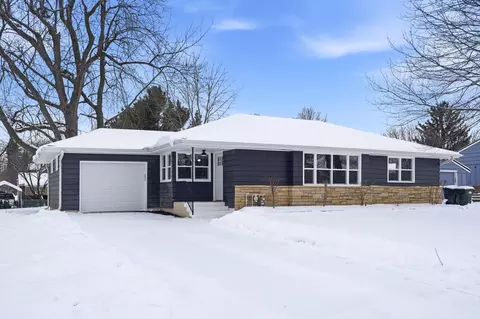 20685 Holiday Ave, Lakeville, MN 55044