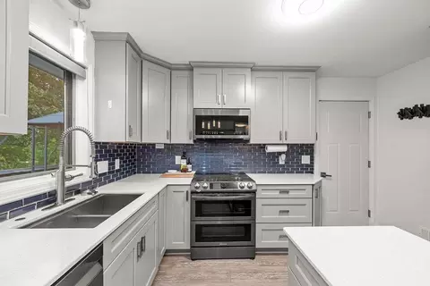 1569 Lancaster Ln, Eagan, MN 55122 photo 11