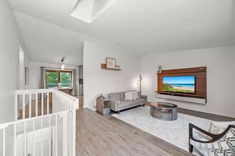 1569 Lancaster Ln, Eagan, MN 55122 photo 3