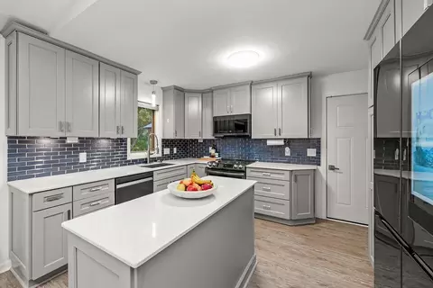 1569 Lancaster Ln, Eagan, MN 55122 photo 9