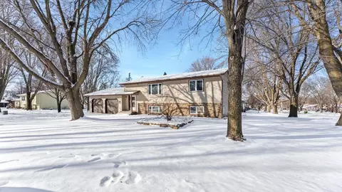 Exterior - 829 Pleasantview Dr SE, Willmar, MN 56201 photo 2 of 2