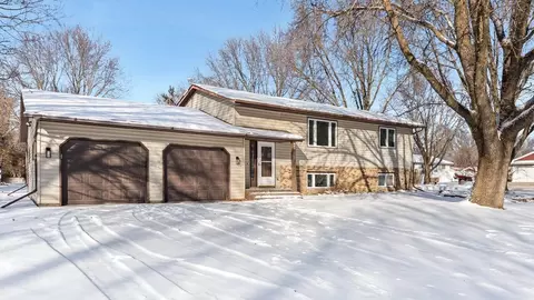 829 Pleasantview Dr SE, Willmar, MN 56201