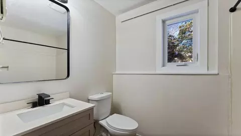 Bath - 829 Pleasantview Dr SE, Willmar, MN 56201 photo 2 of 2