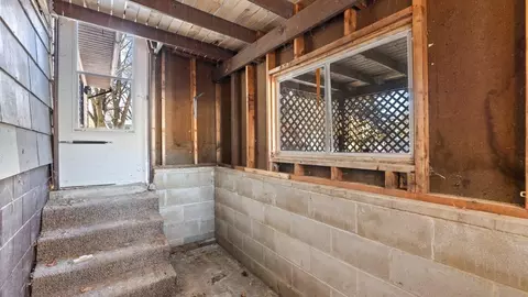 Entry Way - 829 Pleasantview Dr SE, Willmar, MN 56201 photo 4 of 4