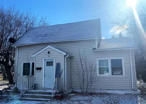 204 2nd Ave SE, Roseau, MN 56751