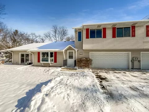 3677 Gershwin Ln N, Oakdale, MN 55128