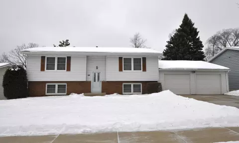 805 36th St SW, Rochester, MN 55902
