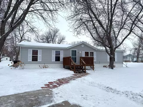 1332 Sandstone Dr, West Fargo, ND 58078
