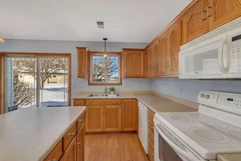 Kitchen - 522 Graceview Loop, Saint Joseph, MN 56374 photo 4 of 4