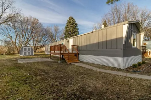 706 Southhaven Dr, Mankato, MN 56001