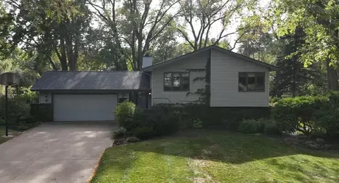 440 S River Hills Rd, River Falls, WI 54022