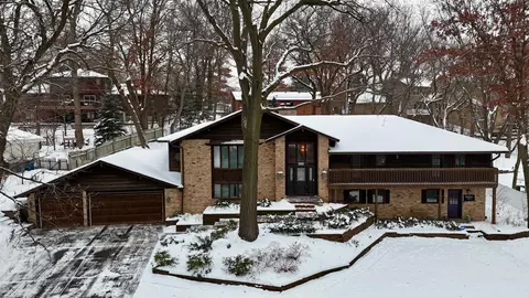 209 E 135th St, Burnsville, MN 55337