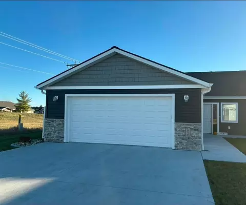 1037 Village Ln, Detroit Lakes, MN 56501