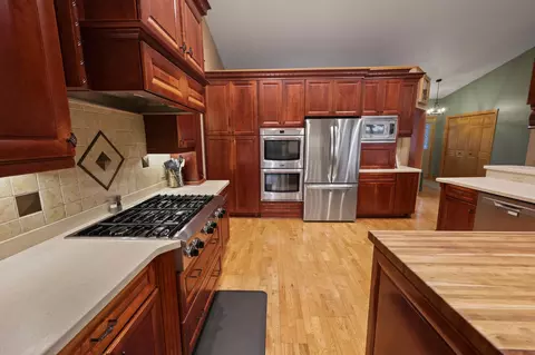 Kitchen - 208 Ridge Dr, Brainerd, MN 56401 photo 1 of 8
