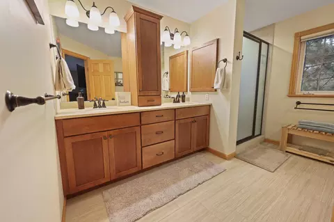 Bath - 208 Ridge Dr, Brainerd, MN 56401 photo 1 of 12