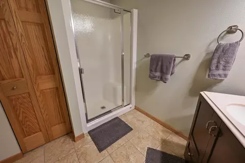 Bath - 208 Ridge Dr, Brainerd, MN 56401 photo 12 of 12