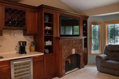 Living - 208 Ridge Dr, Brainerd, MN 56401 photo 4 of 6