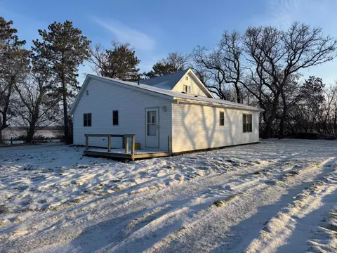44028 220th St, Roseau, MN 56751