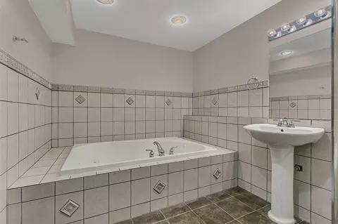 Bath - 415 7th Ave S, Buffalo, MN 55313 photo 2 of 3
