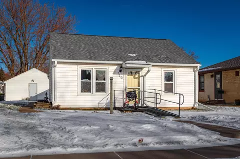 510 N 1st St, La Crescent, MN 55947