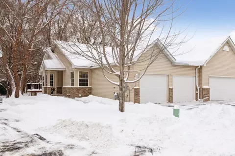 2137 Albemarle Ct N, Roseville, MN 55113