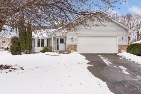 1077 Bonnieview Dr, Woodbury, MN 55129