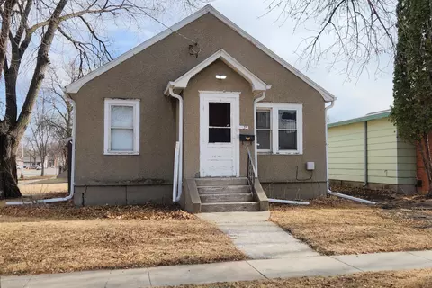 735 14th St N, Fargo, ND 58102