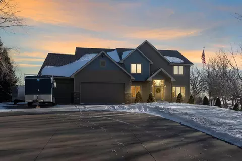 447 Theis Dr, Shakopee, MN 55379