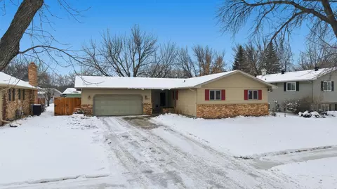 2867 Westgate Dr S, Fargo, ND 58103