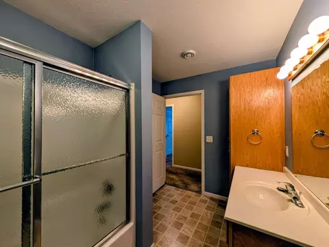 Bath - 1213 E Ashmore Ave, Montevideo, MN 56265 photo 3 of 9