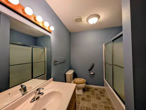 Bath - 1213 E Ashmore Ave, Montevideo, MN 56265 photo 4 of 9
