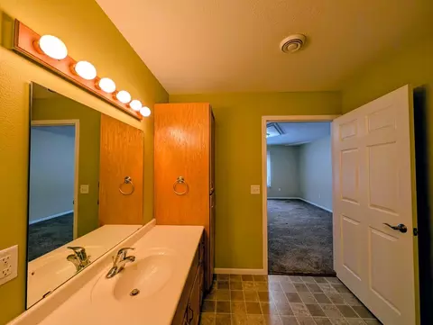 Bath - 1213 E Ashmore Ave, Montevideo, MN 56265 photo 7 of 9
