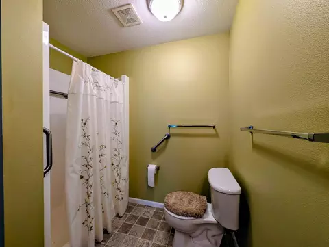 Bath - 1213 E Ashmore Ave, Montevideo, MN 56265 photo 6 of 9