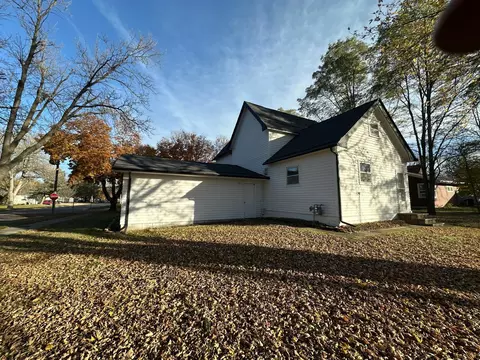 106 N Park St, Hendricks, MN 56136 photo 4