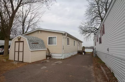 13100 318th St #112, Lindstrom, MN 55045