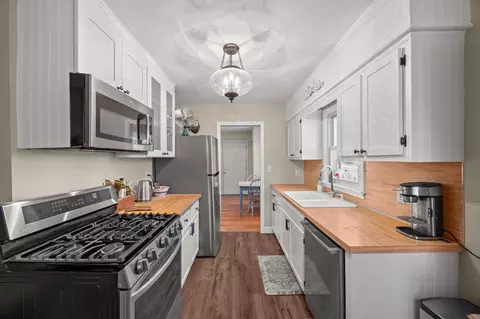 Kitchen - 548 Doris Ave, Shoreview, MN 55126 photo 2 of 3