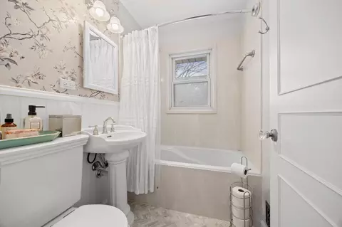 Bath - 548 Doris Ave, Shoreview, MN 55126 photo 1 of 3