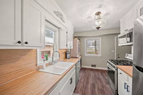 Kitchen - 548 Doris Ave, Shoreview, MN 55126 photo 1 of 3