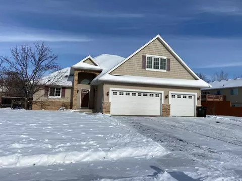 6176 Goodview Trl N, Hugo, MN 55038