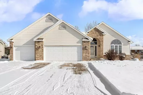709 Greenhaven Ln NE, Owatonna, MN 55060