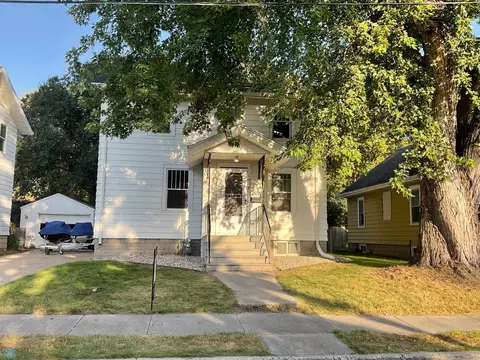 1037 8th St N, Fargo, ND 58102