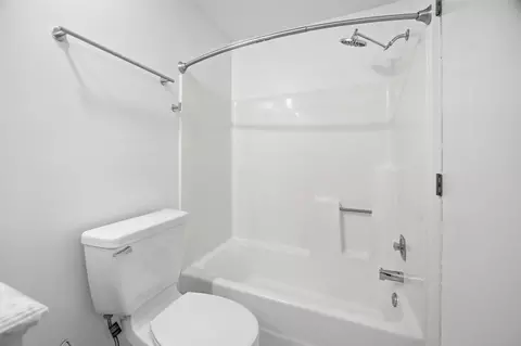 Bath - 4613 12 Penkwe Way, Eagan, MN 55122 photo 2 of 3