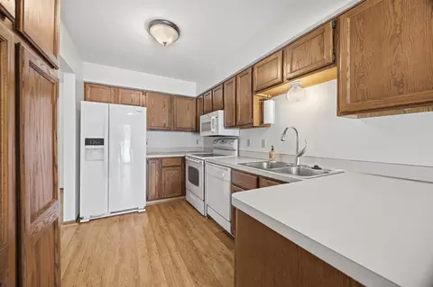 Kitchen - 4613 12 Penkwe Way, Eagan, MN 55122 photo 1 of 2