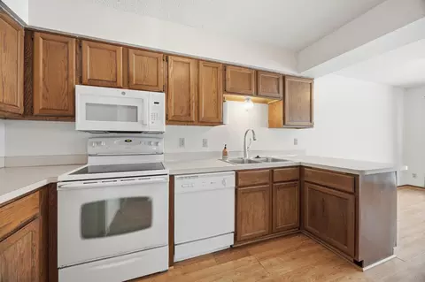 Kitchen - 4613 12 Penkwe Way, Eagan, MN 55122 photo 2 of 2