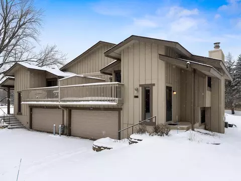 7245 Woodstock Curv, Bloomington, MN 55438