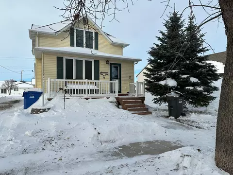 Exterior - 215 3rd St SE, Barnesville, MN 56514 photo 2 of 4