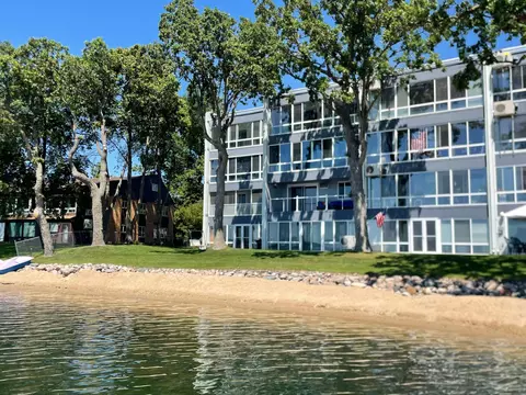 315 Park Lake Blvd #207, Detroit Lakes, MN 56501